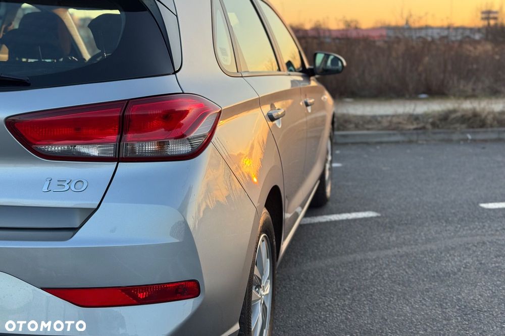 Hyundai i30 1.5 DPI Classic + - 21