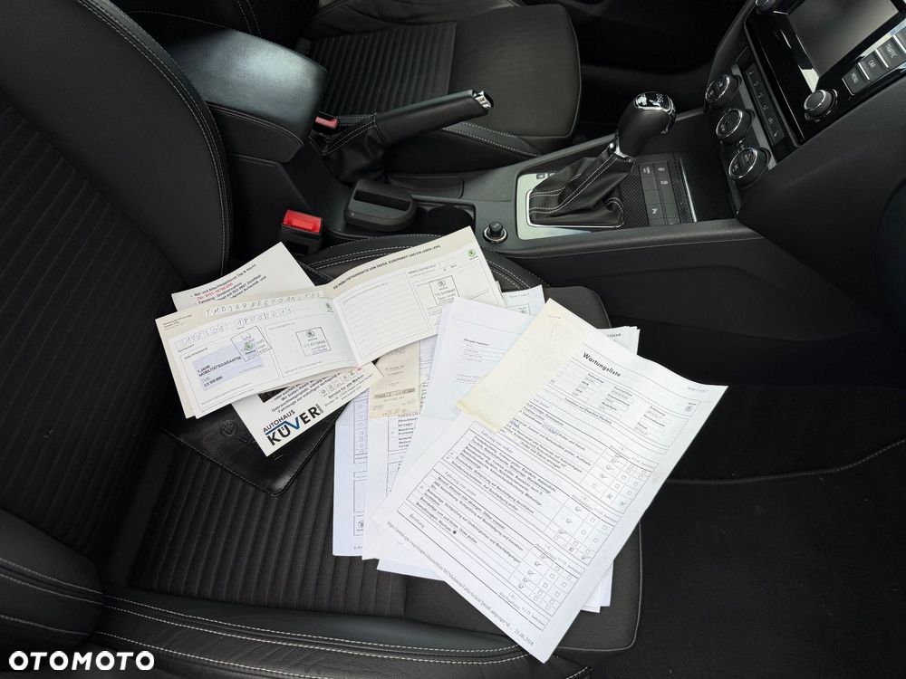 Skoda Octavia 2.0 TDI DSG RS - 33