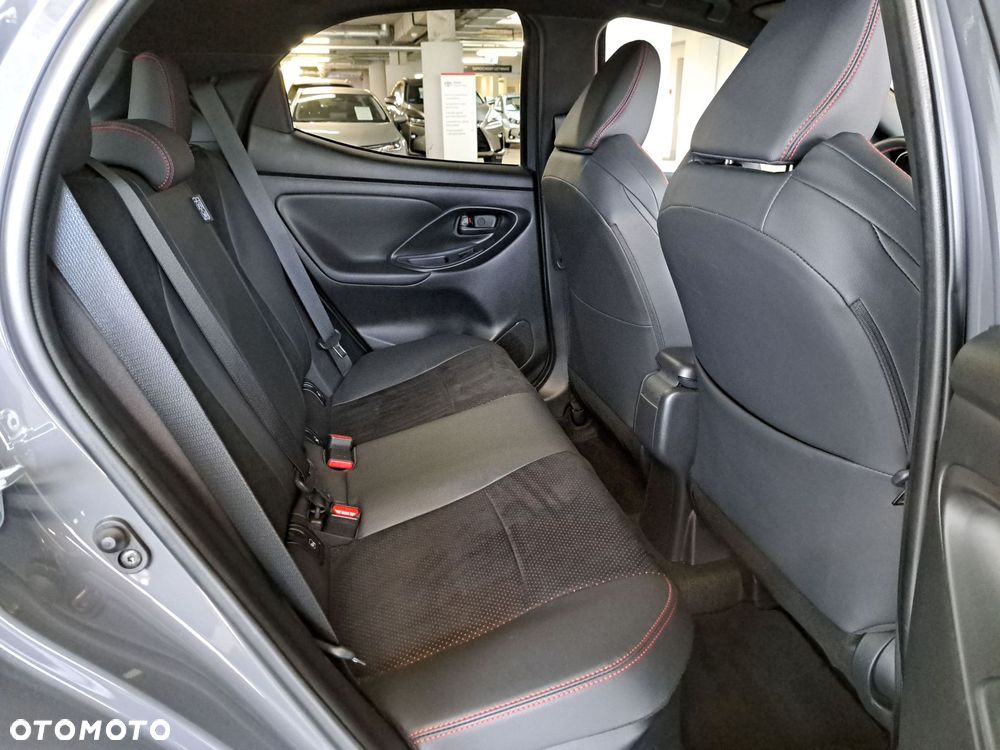 Toyota Yaris Hybrid 1.5 GR Sport - 15