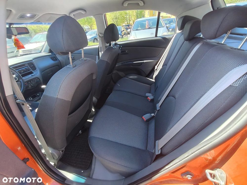 Kia Rio 1.4 Comfort - 10