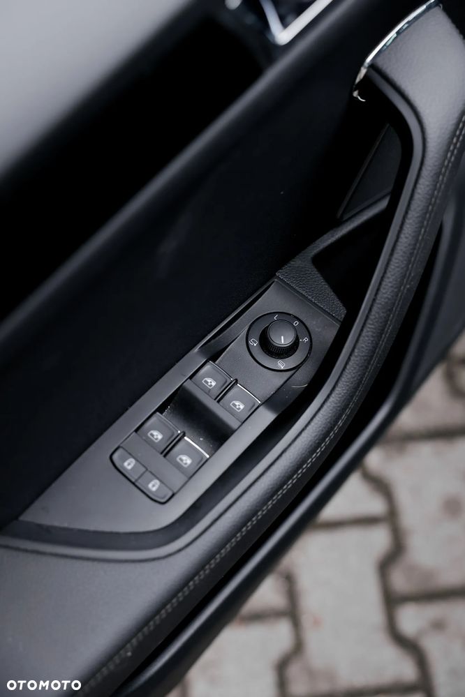 Skoda Superb 2.0 TDI SCR L&K DSG - 11