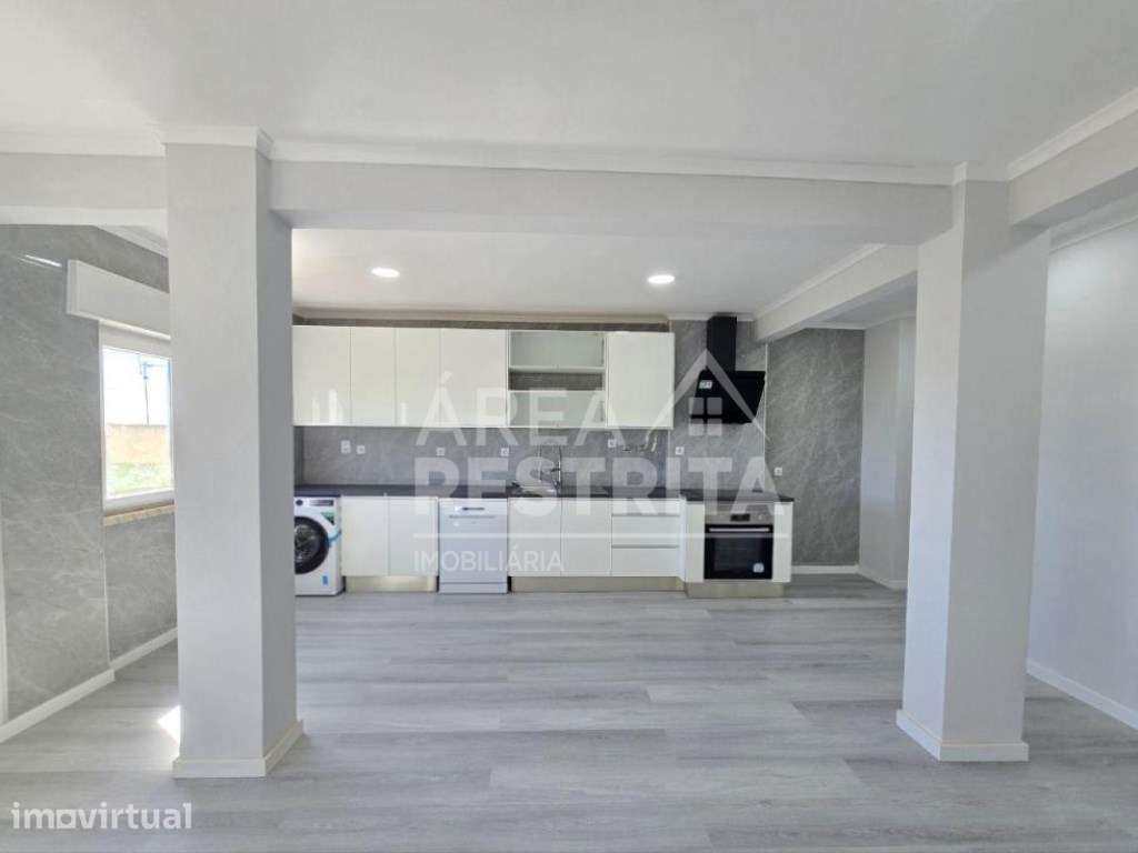 Apartamento T2, totalmente remodelado em Setúbal - Grande imagem: 2/21