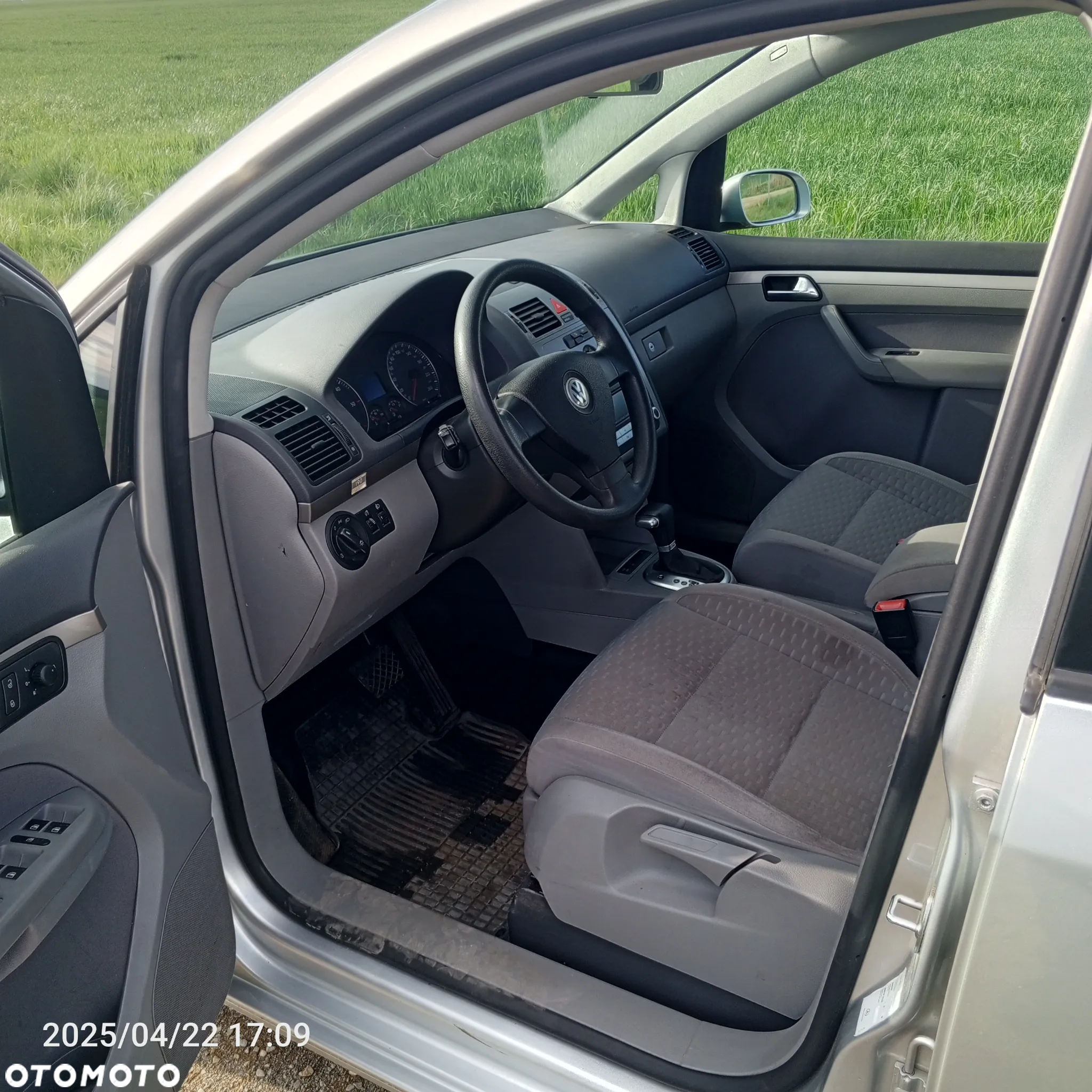 Volkswagen Touran 2.0 TDI DSG Trendline - 5