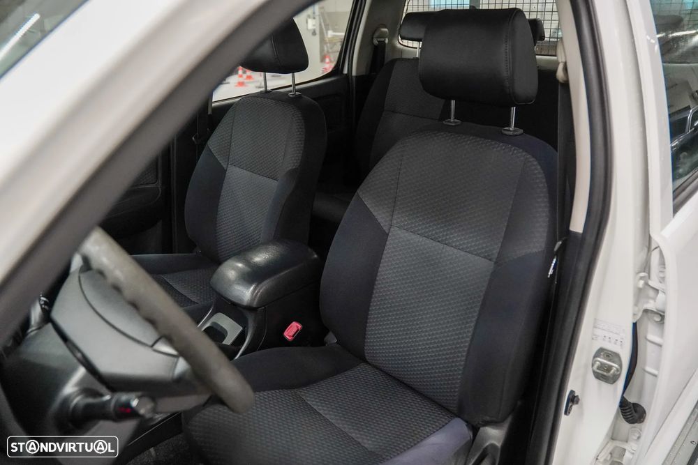 Toyota Hilux 2.5 D-4D 2WD CD AC - 12