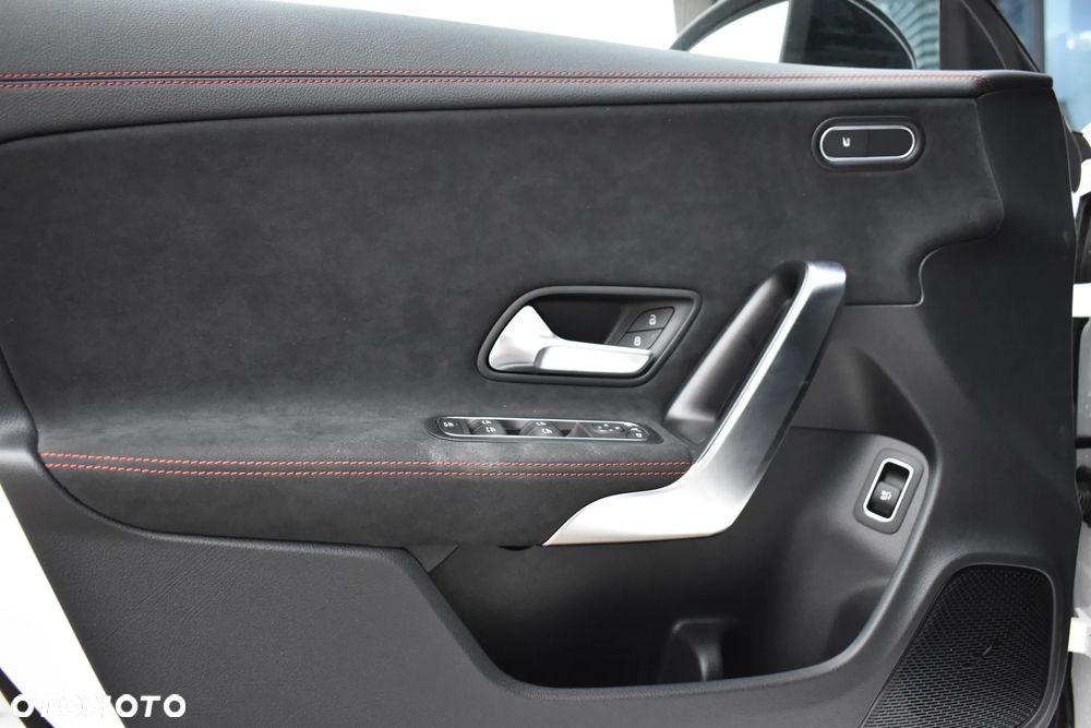 Mercedes-Benz CLA - 13