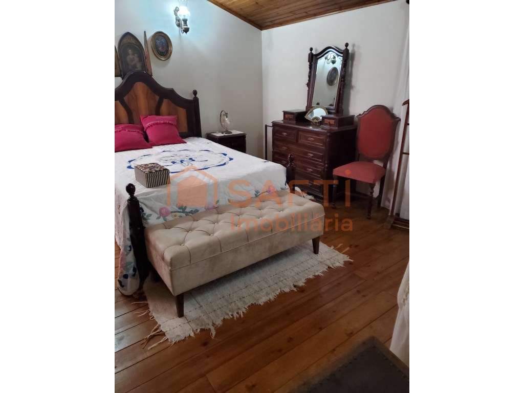 Vende-se moradia V5 no Entroncamento - Grande imagem: 4/22
