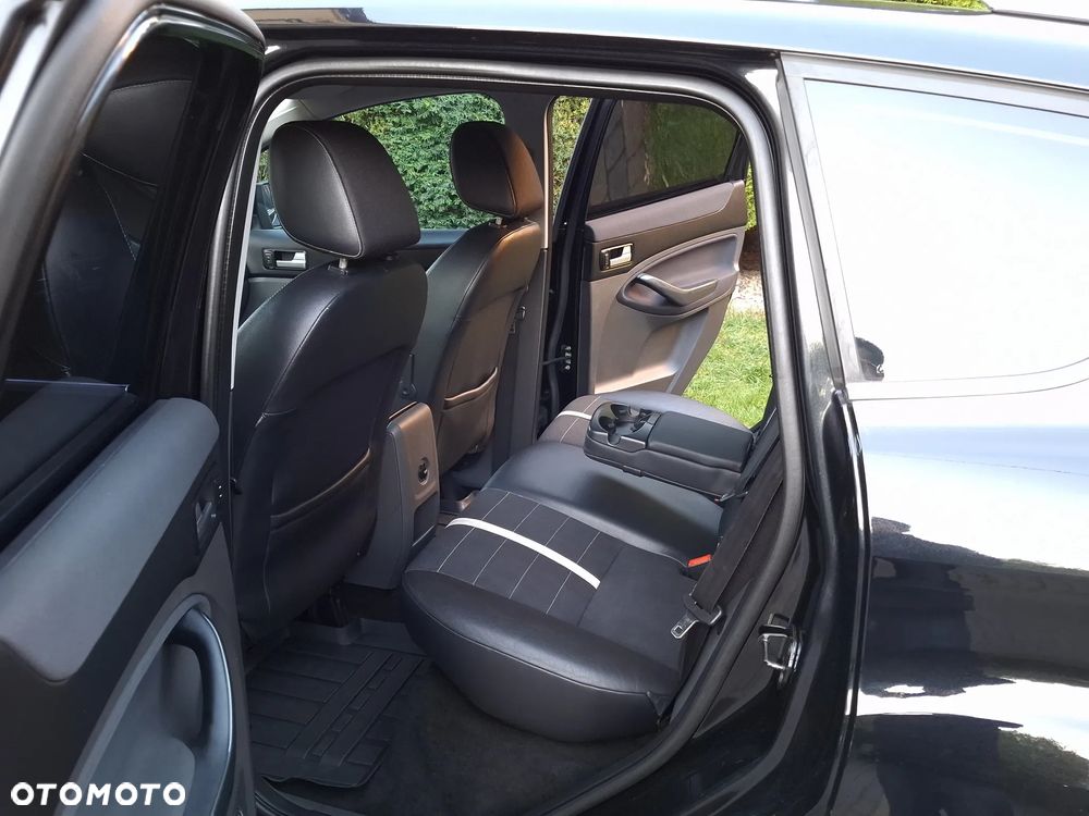 Ford Kuga 2.0 TDCi 2x4 Titanium - 12