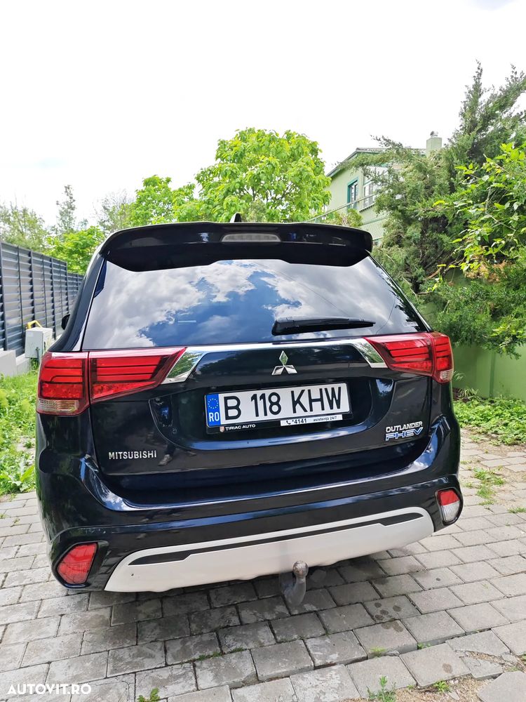 Mitsubishi Outlander PHEV 2.4 L 4X4 Instyle - 3