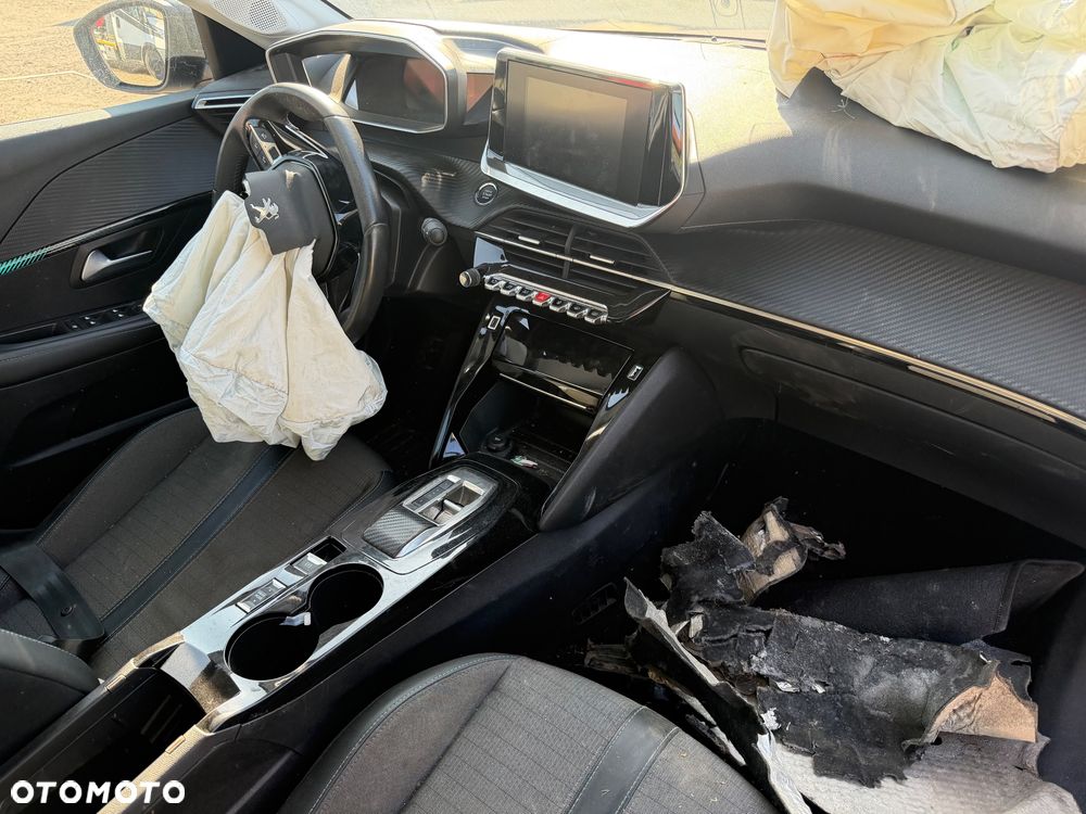 Peugeot 208 - 4
