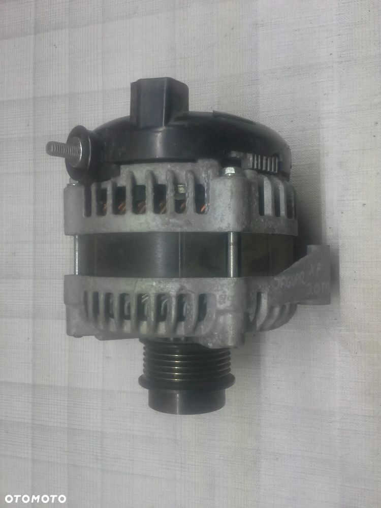 Jaguar XF X250 3.0 TD V6 alternator - 1