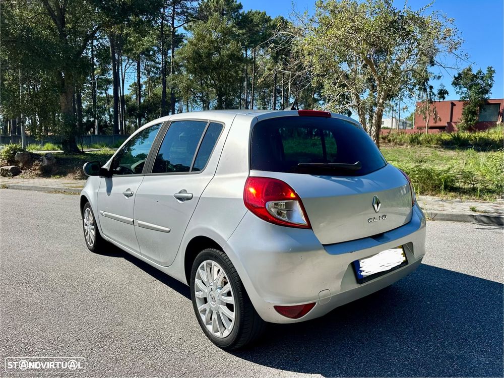 Renault Clio 1.2 16V Confort - 2
