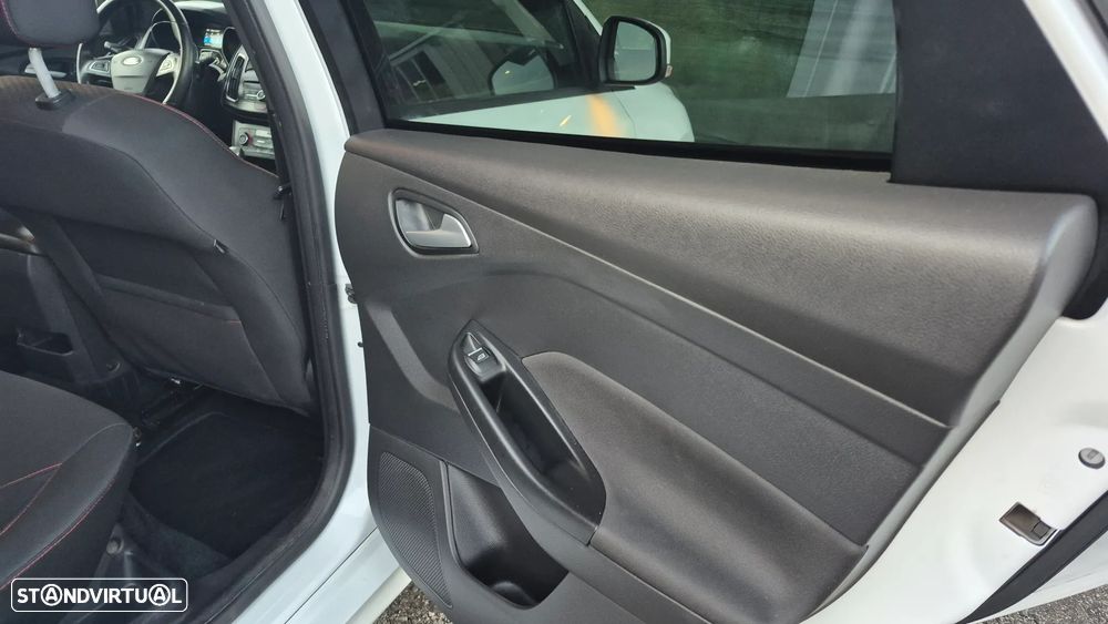 Ford Focus 1.0 SCTi ST-Line - 11