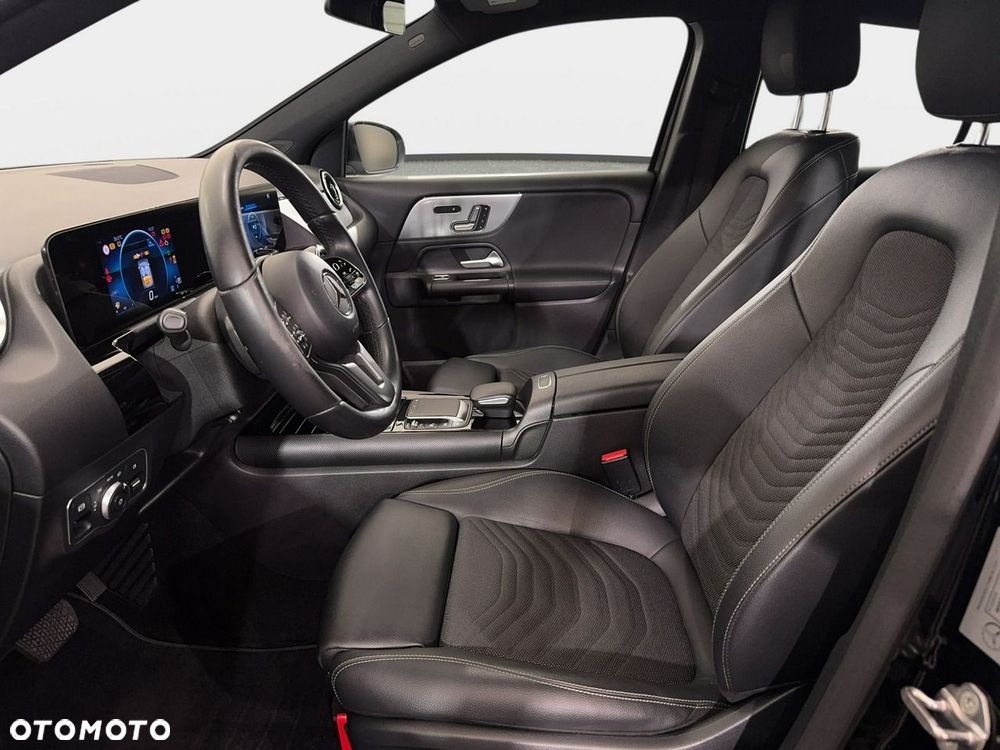 Mercedes-Benz GLA - 13