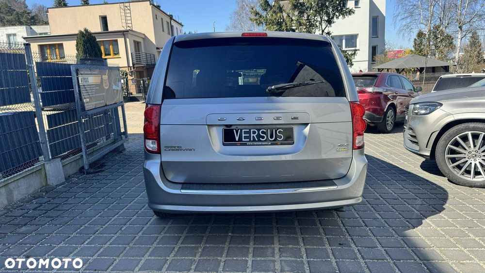 Dodge Grand Caravan - 4