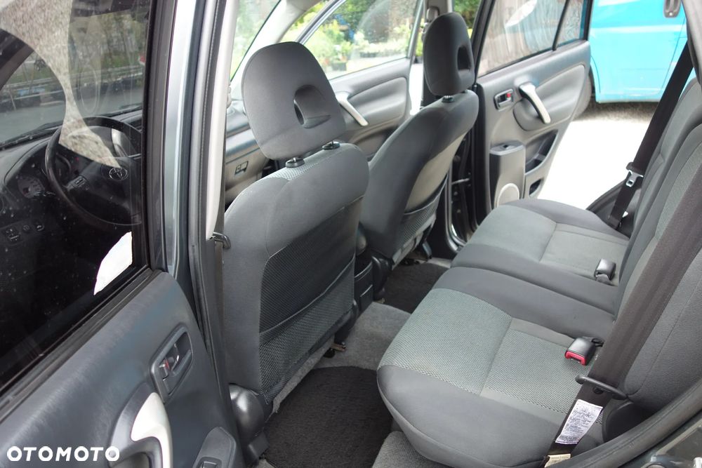 Toyota RAV4 2.0 VVT-i 4x4 - 19