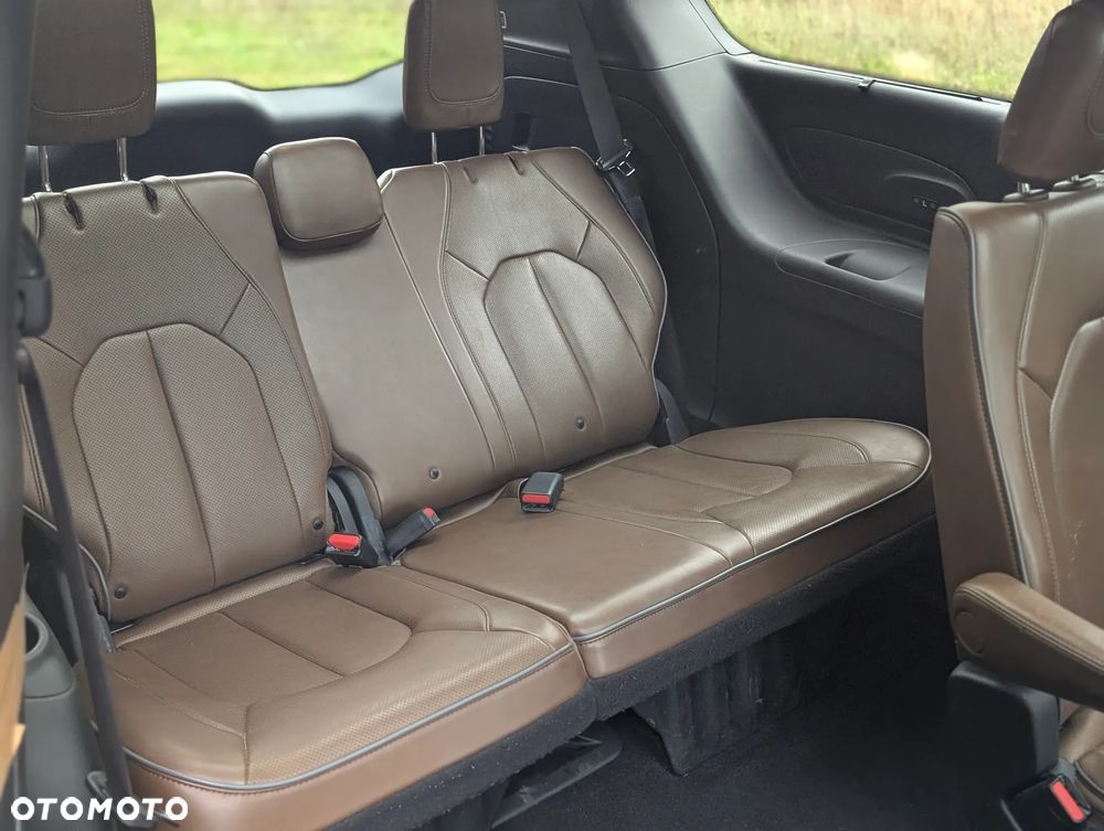 Chrysler Pacifica - 20