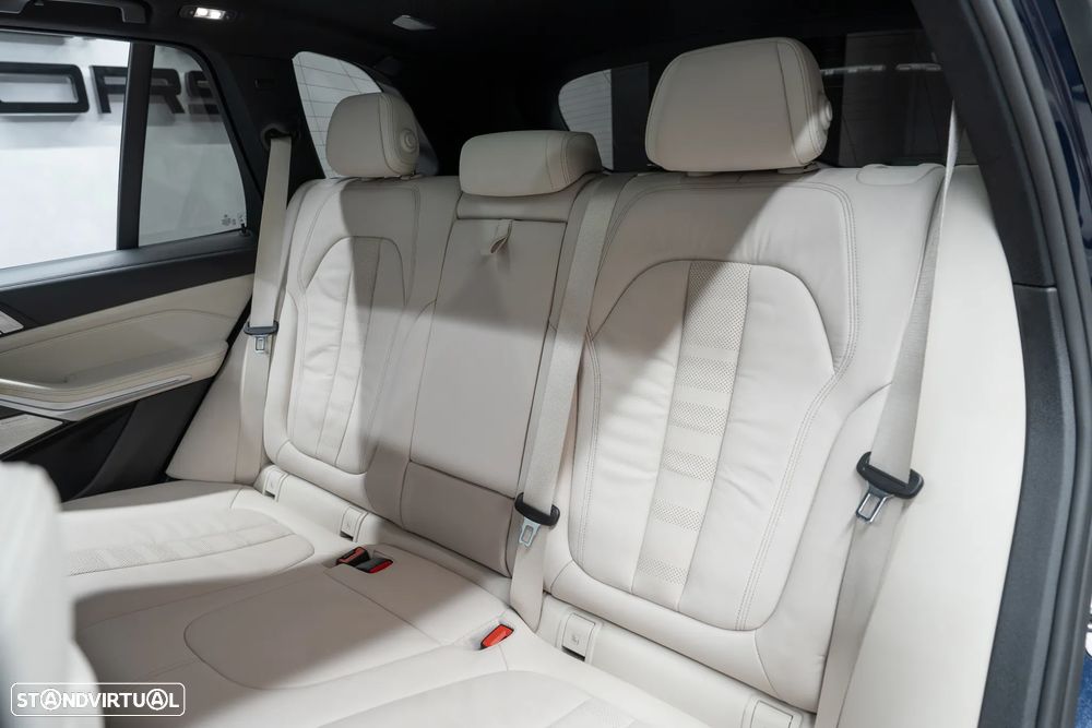 BMW X5 xDrive45e - 61