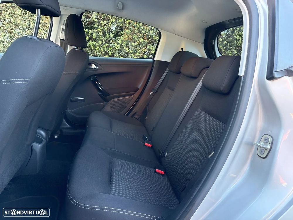 Peugeot 208 1.4 HDi SE Style - 14