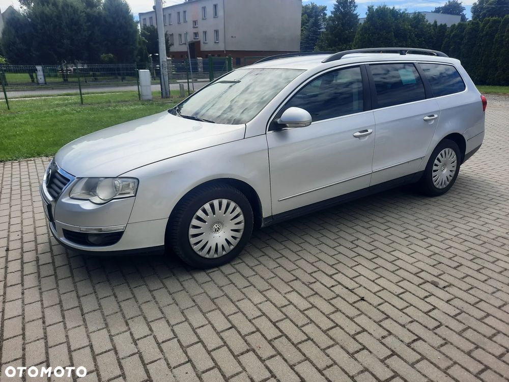 Volkswagen Passat - 1