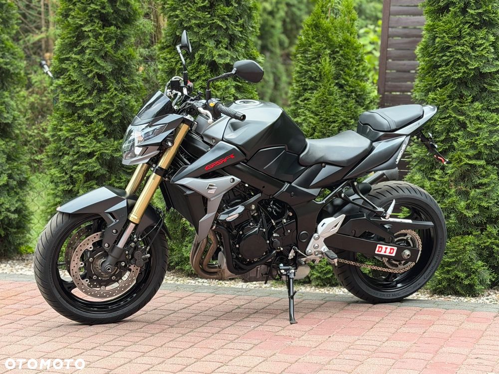 Suzuki GSR - 6