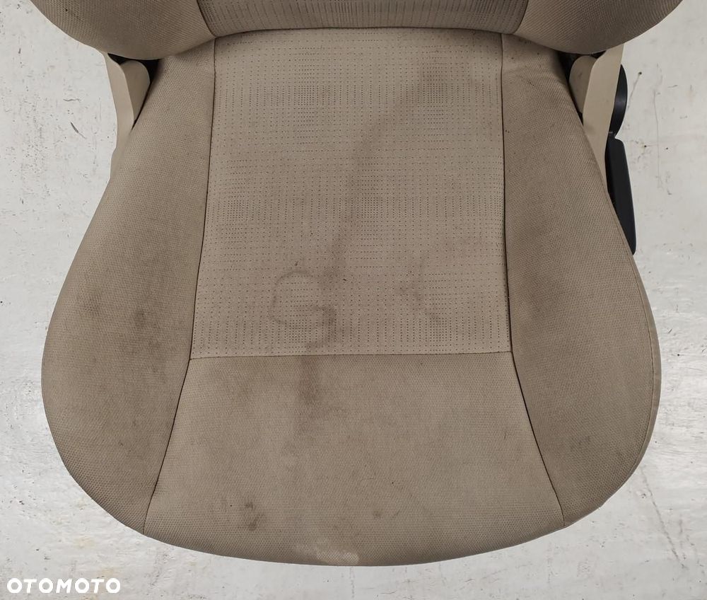 FOTEL LEWY PRZÓD KIEROWCY MERCEDES W169 - 2