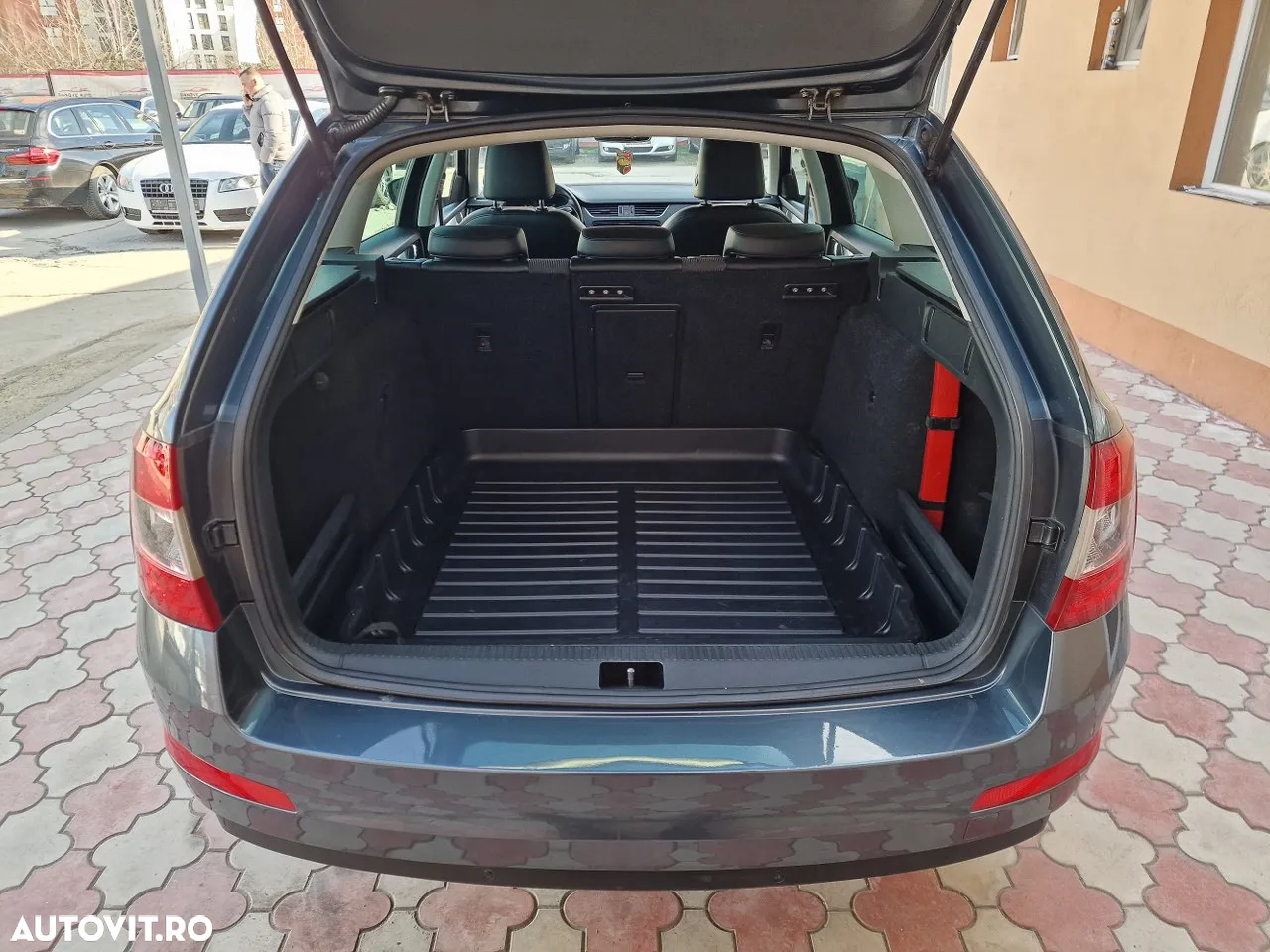 Skoda Octavia Combi 2.0 TDI (Green tec) DSG Ambition - 11