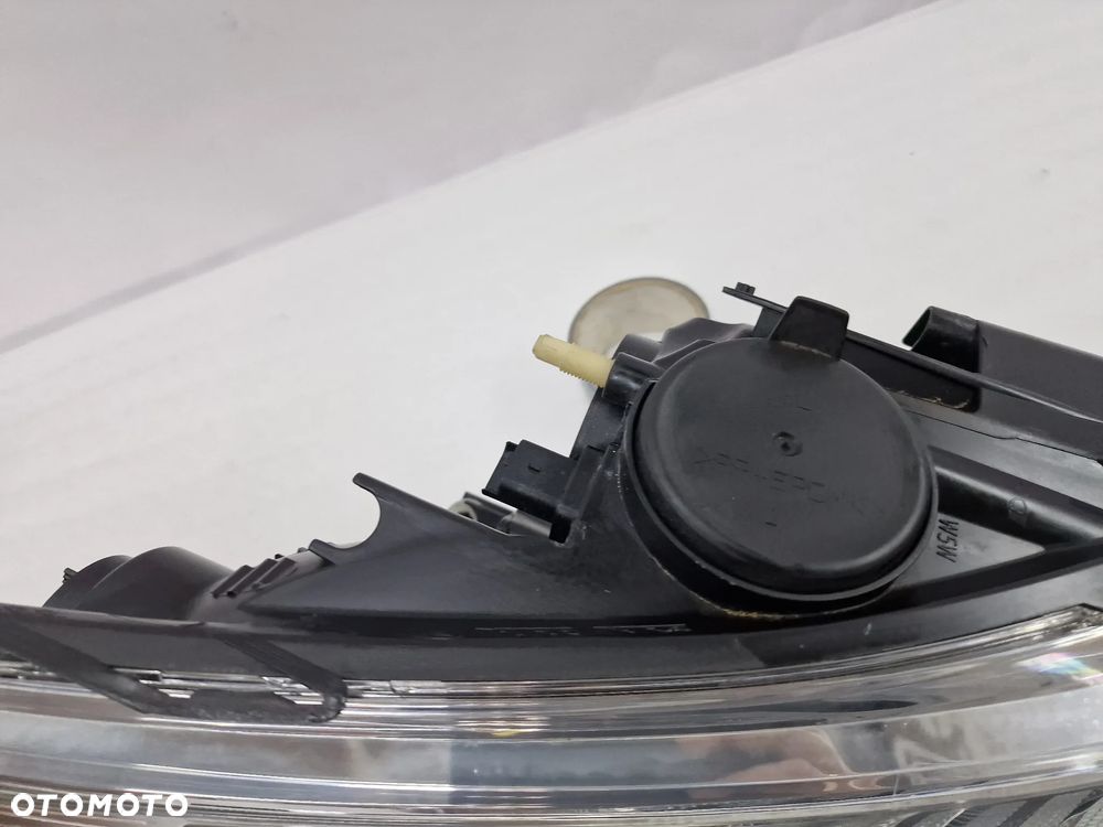 RENAULT CLIO IV LIFT 16- PRAWA LAMPA PRZEDNIA PRZÓD , NR 260100653R , NR AUKCJI LA56 - 10