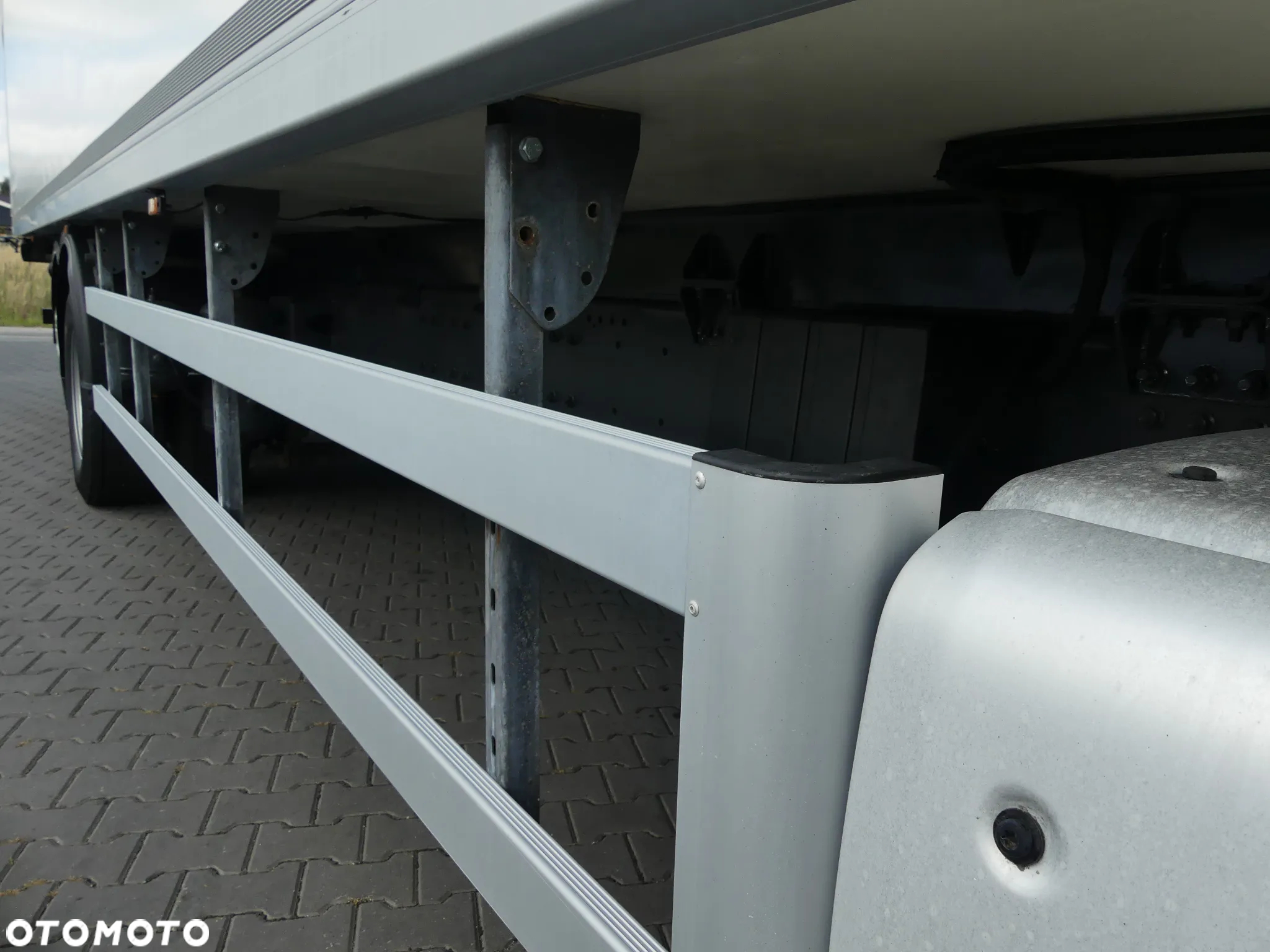 DAF CF 370 / 6x2 / CHŁODNIA 9.50 + WINDA / EURO 6 / - 20