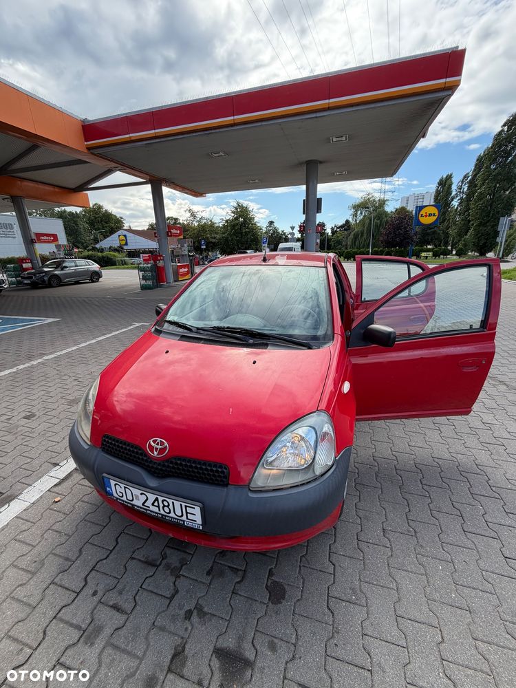 Toyota Yaris 1.0 Base - 1