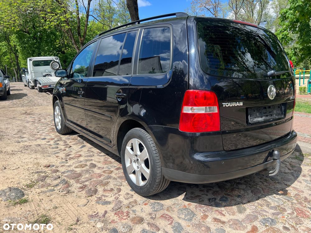 Volkswagen Touran - 3