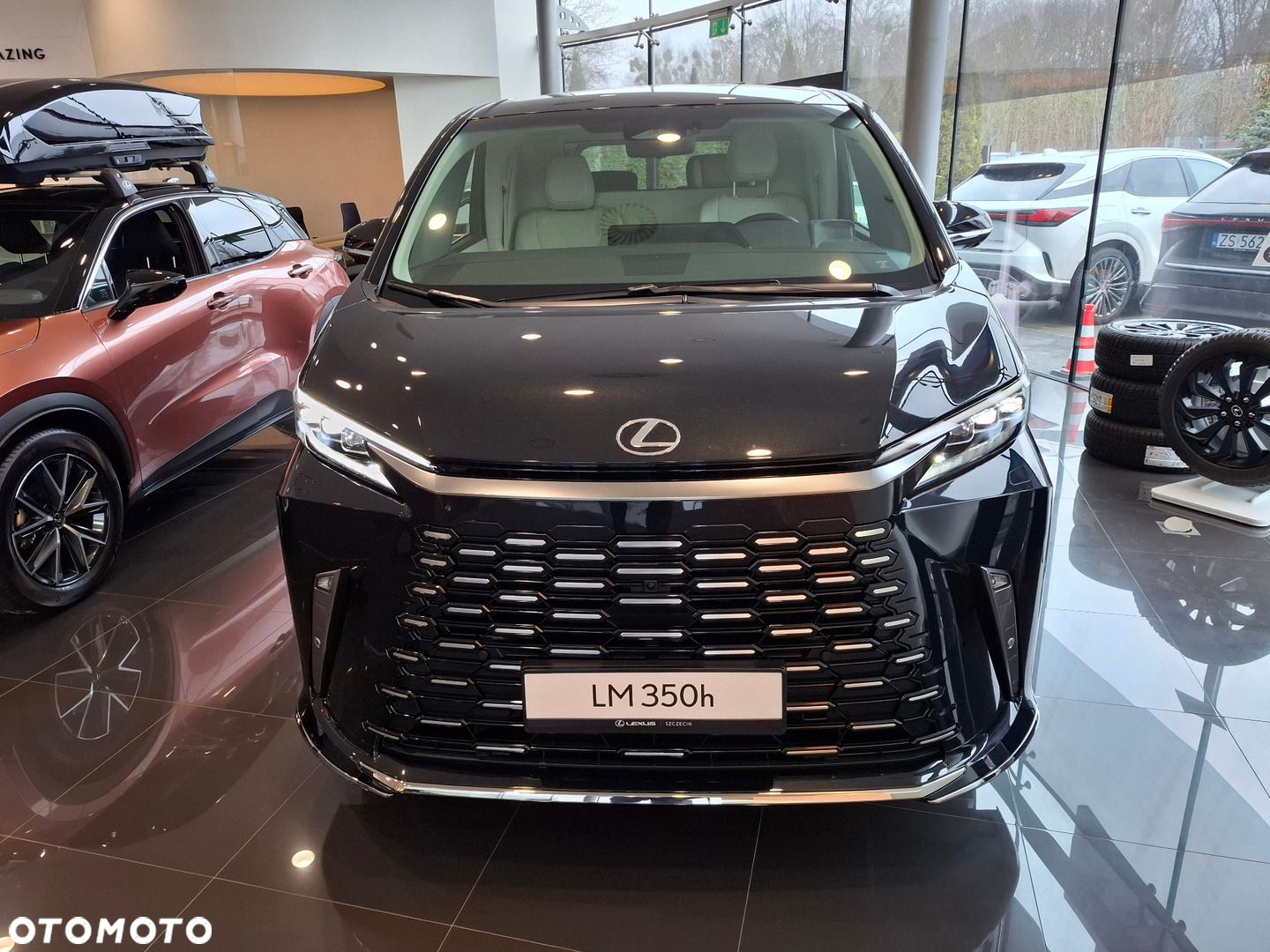 Lexus LM - 5