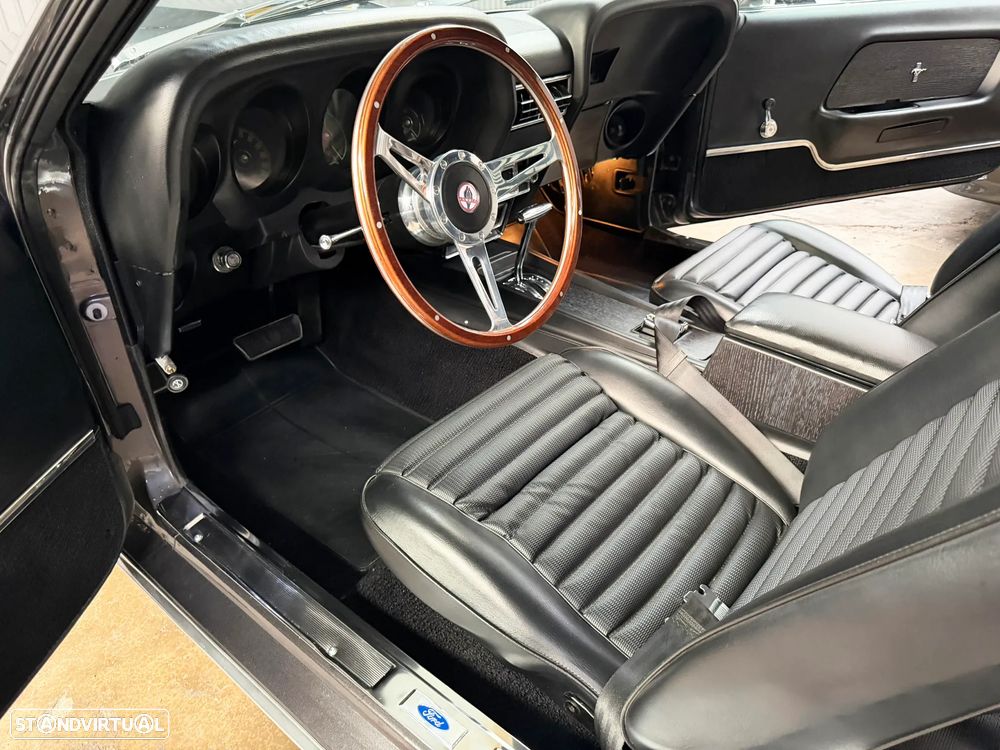 Ford Mustang - 23