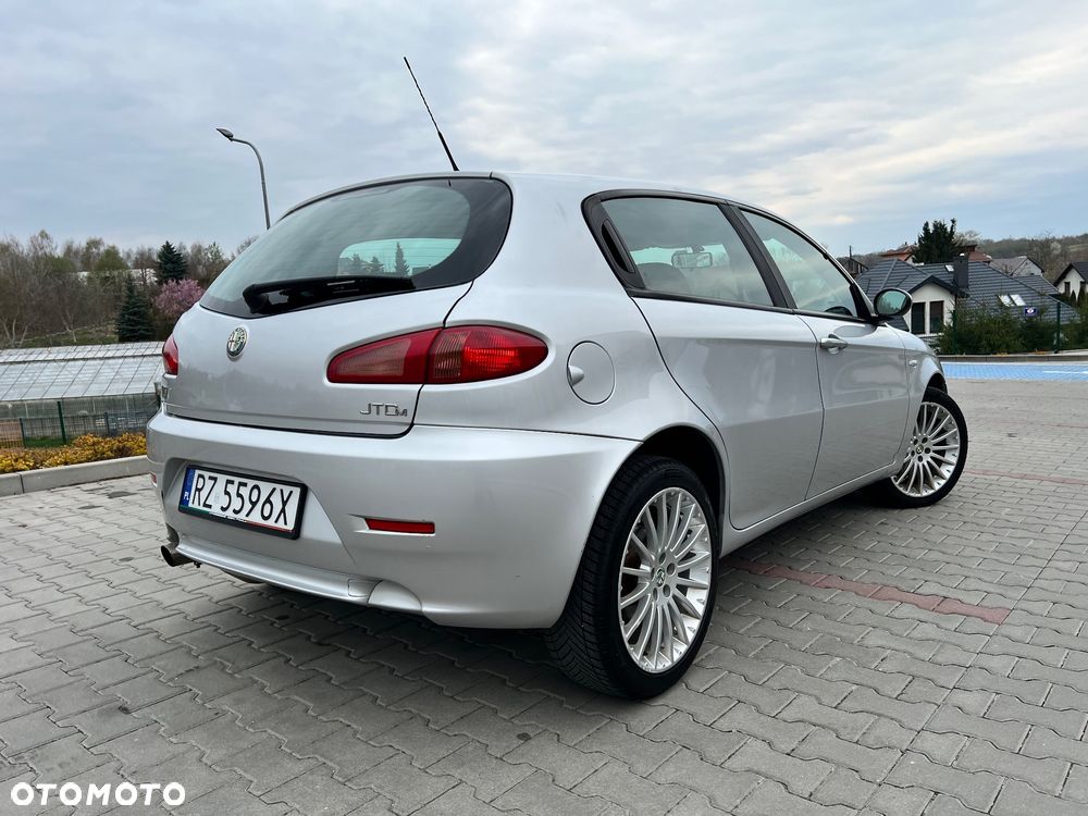 Alfa Romeo 147 1.9 JTD 16V Distinctive - 2