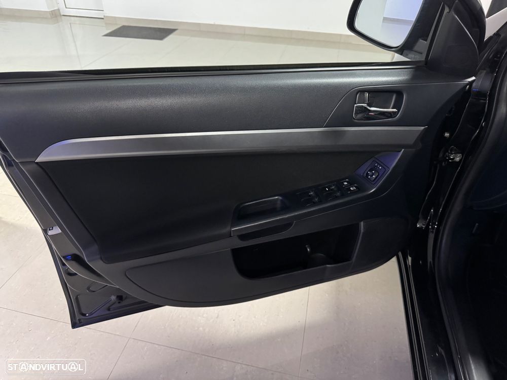 Mitsubishi Lancer Sportback 1.6 Invite Black Edition ClearTec - 27