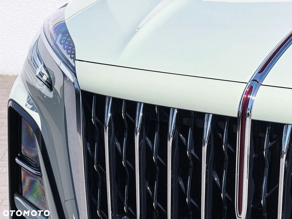Hongqi HS3 - 10