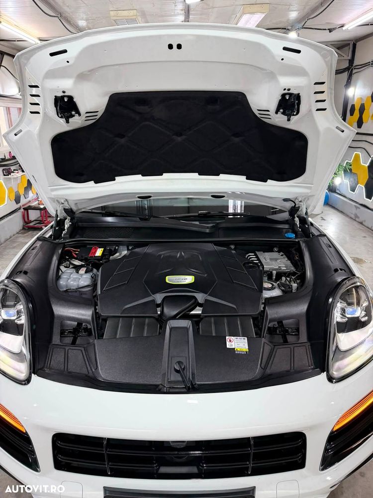Porsche Cayenne E-Hybrid - 12