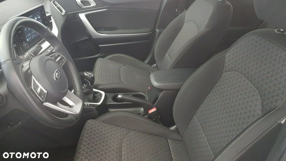 Kia Ceed - 16