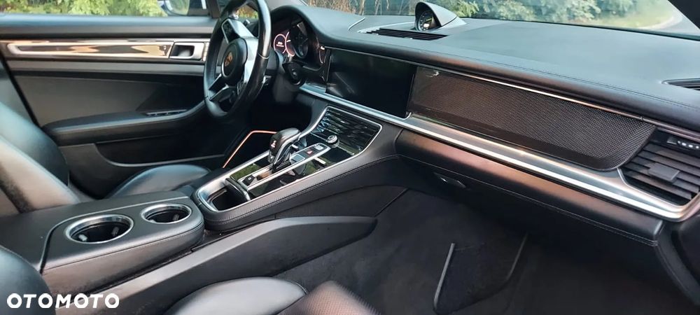 Porsche Panamera 4 E-Hybrid - 7