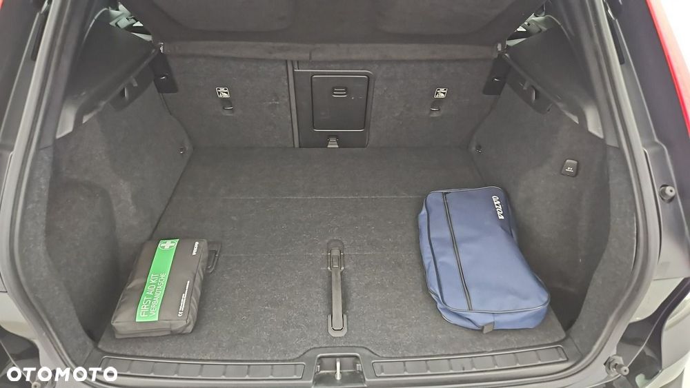 Volvo XC 40 B3 Plus Dark - 21