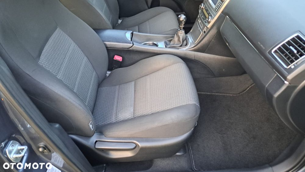 Toyota Avensis 1.8 Premium - 34