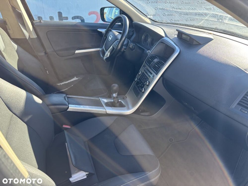 Volvo XC 60 2.4D DRIVe Momentum - 10