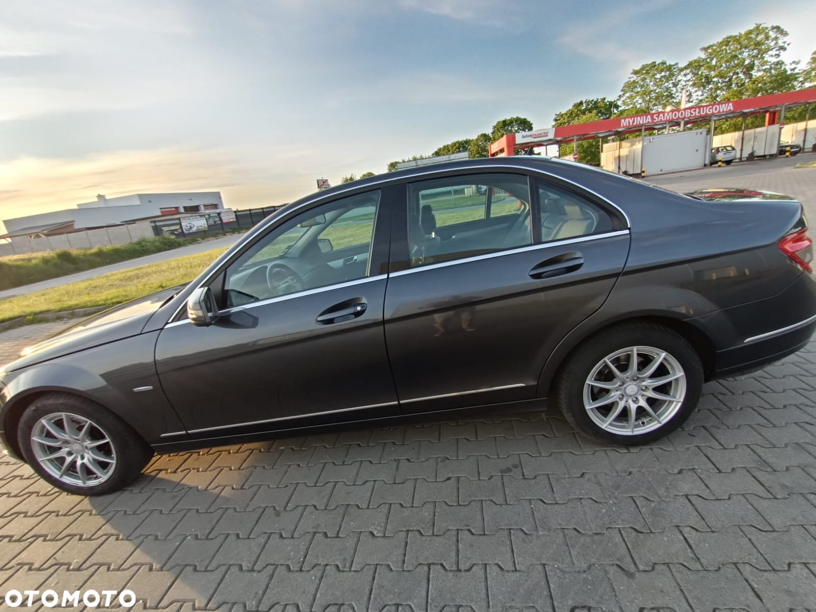 Mercedes-Benz Klasa C 180 BlueEFFICIENCY 7G-TRONIC Avantgarde - 4