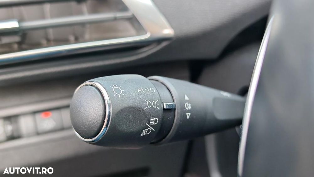 Peugeot 3008 BlueHDi 130 Stop & Start EAT8 Allure Pack - 27