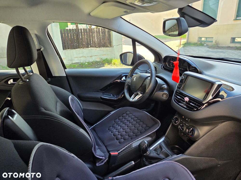 Peugeot 208 PureTech 82 Urban Move - 13