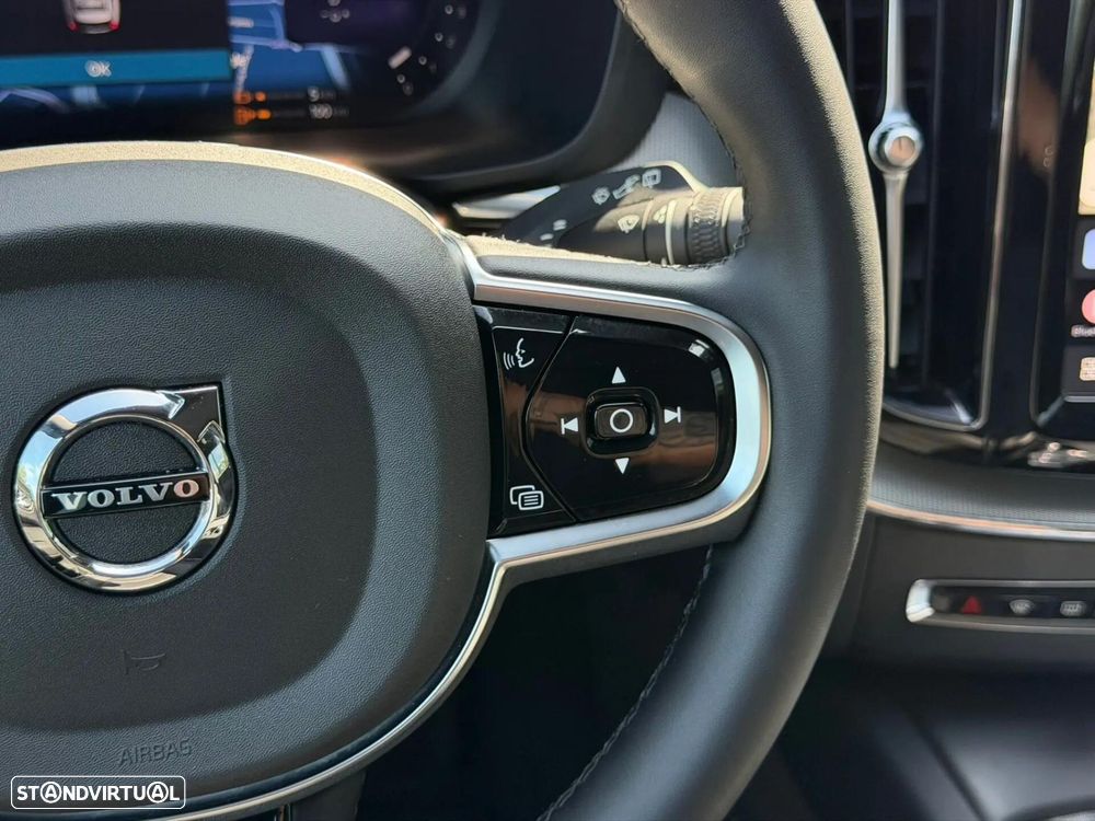 Volvo XC 60 2.0 T6 PHEV Black Edition - 37