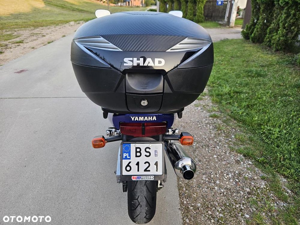 Yamaha FZS - 24