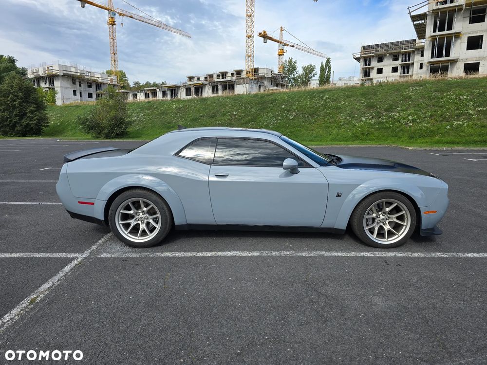 Dodge Challenger - 4