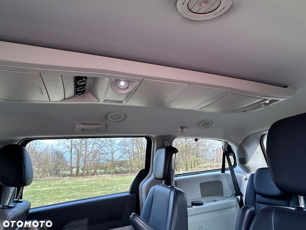 Chrysler Grand Voyager - 25