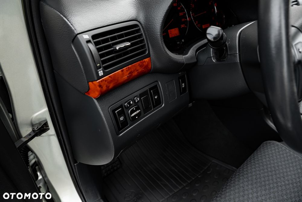 Toyota Avensis 1.8 VVT-i Executive - 27