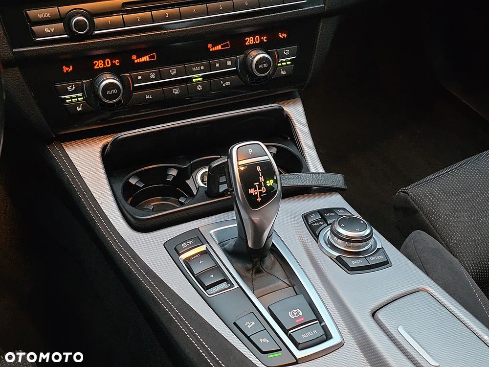 BMW Seria 5 525d xDrive - 10